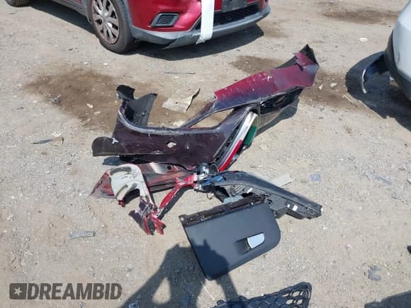 ✅ 2017 Alfa Romeo Giulia Ti • VIN: ZARFAEEN9H7553571 • Lot: 42637939. Listed on IAAI with 75,509 mi. Free auction sales archive from the USA and detailed vehicle history report at DreamBid. Image 12.