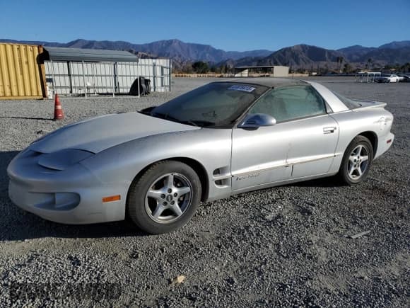 ✅ 2002 Pontiac Firebird Firebird • VIN: 2G2FS22K522170990 • Lot: 41878415. Wystawiony na Copart z przebiegiem 120 056 mil. Bezpłatny archiwum sprzedaży aukcyjnych z USA i szczegółowy raport historii pojazdu na DreamBid. Zdjęcie 1.