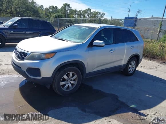 ✅ 2012 Kia Sorento LX • VIN: 5XYKT3A17CG223840 • Lot: 43659635. Wystawiony na IAAI z przebiegiem 245 260 mil. Bezpłatny archiwum sprzedaży aukcyjnych z USA i szczegółowy raport historii pojazdu na DreamBid. Zdjęcie 2.