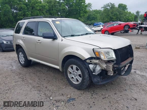 2010 Mercury Mariner z VIN 4M2CN8B73AKJ05123, wystawiony jako IAAI lot #42512923 z przebiegiem 240 736 mil mil oraz . Historia ofert i sprzedaży dostępna na DreamBid. Obrazek 1.