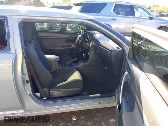 ✅ 2013 Scion tC • VIN: JTKJF5C74D3057890 • Lot: 43337109. Wystawiony na IAAI z przebiegiem 83 949 mil. Bezpłatny archiwum sprzedaży aukcyjnych z USA i szczegółowy raport historii pojazdu na DreamBid. Zdjęcie 5.