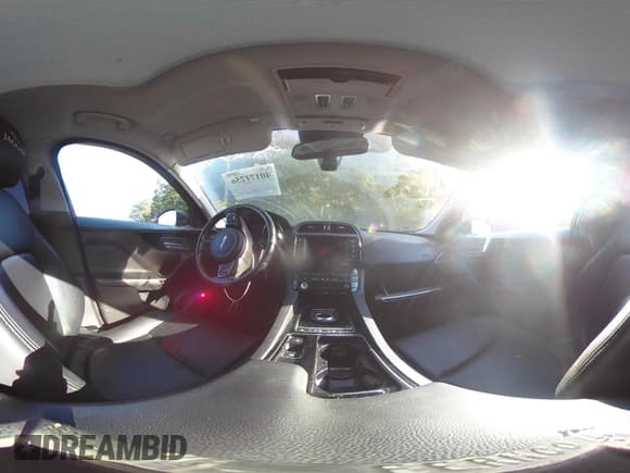 ✅ 2018 Jaguar F-Pace 30t Premium • VIN: SADCJ2GX3JA202274 • Lot: 40171256. Listed on IAAI with Not provided. Free auction sales archive from the USA and detailed vehicle history report at DreamBid. Image 18.