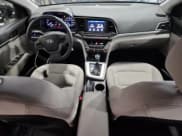 ✅ 2018 Hyundai Elantra Value Edition • VIN: 5NPD84LF3JH218617 • Лот: 72022915. Опубликован ранее на Copart с пробегом 126 005 миль. Бесплатный доступ к архиву аукционных продаж из США и подробный отчёт об истории автомобиля на DreamBid. Изображение 8.