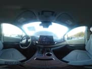 ✅ 2024 Toyota Sienna LE • VIN: 5TDKRKEC3RS202628 • Lot: 43717309. Wystawiony na IAAI z przebiegiem 50 889 mil. Bezpłatny archiwum sprzedaży aukcyjnych z USA i szczegółowy raport historii pojazdu na DreamBid. Zdjęcie 18.