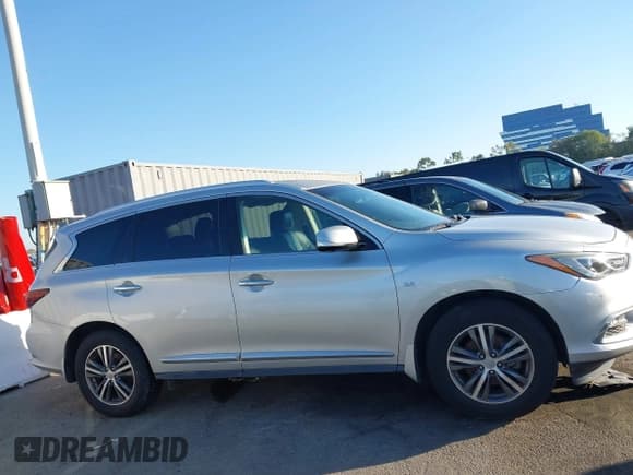✅ 2017 Infiniti QX60 • VIN: 5N1DL0MN9HC523828 • Lot: 43600140. Wystawiony na IAAI z przebiegiem 98 919 mil. Bezpłatny archiwum sprzedaży aukcyjnych z USA i szczegółowy raport historii pojazdu na DreamBid. Zdjęcie 13.