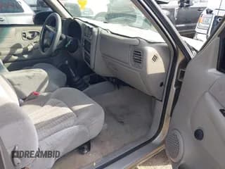 ✅ 1999 Chevrolet S-10 • VIN: 1GCCS144XX8186944 • Лот: 42250440. Опубликован ранее на IAAI с пробегом 182 741 миль. Бесплатный доступ к архиву аукционных продаж из США и подробный отчёт об истории автомобиля на DreamBid. Изображение 5.