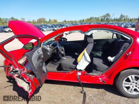 ✅ 2014 Chevrolet Sonic LT • VIN: 1G1JC5SB3E4243298 • Lot: 43349669. Listed on IAAI with 151,831 mi. Free auction sales archive from the USA and detailed vehicle history report at DreamBid. Image 6.