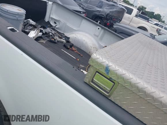 ✅ 2004 Ford F-150 XL • VIN: 2FTRF17204CA73581 • Lot: 42589927. Listed on IAAI with 239,592 mi. Free auction sales archive from the USA and detailed vehicle history report at DreamBid. Image 8.