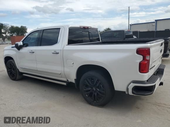 ✅ 2025 Chevrolet Silverado 1500 High Country • VIN: 3GCPAFEDXSG259927 • Lot: 70628155. Wystawiony na Copart z przebiegiem Nie podano. Bezpłatny archiwum sprzedaży aukcyjnych z USA i szczegółowy raport historii pojazdu na DreamBid. Zdjęcie 2.