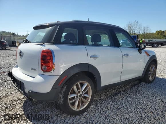 ✅ 2012 MINI Countryman • VIN: WMWZB3C5XCWM04996 • Lot: 82468855. Listed on Copart with 194,000 mi. Free auction sales archive from the USA and detailed vehicle history report at DreamBid. Image 3.