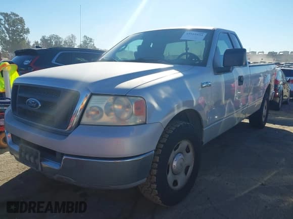 ✅ 2004 Ford F-150 XL • VIN: 1FTVF12524NA92028 • Lot: 43919533. Wystawiony na IAAI z przebiegiem 118 793 mil. Bezpłatny archiwum sprzedaży aukcyjnych z USA i szczegółowy raport historii pojazdu na DreamBid. Zdjęcie 2.