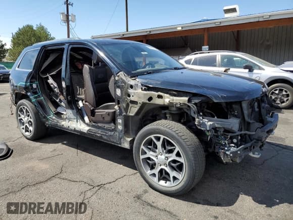 ✅ 2019 Jeep Grand Cherokee Overland • VIN: 1C4RJFCG1KC767373 • Lot: 69255835. Listed on Copart with 82,243 mi. Free auction sales archive from the USA and detailed vehicle history report at DreamBid. Image 4.
