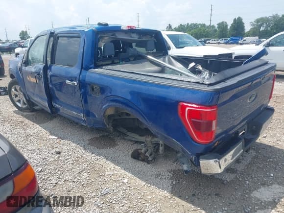 ✅ 2022 Ford F-150 XL • VIN: 1FTFW1E88NKD97983 • Lot: 42827622. Wystawiony na IAAI z przebiegiem 86 393 mil. Bezpłatny archiwum sprzedaży aukcyjnych z USA i szczegółowy raport historii pojazdu na DreamBid. Zdjęcie 3.