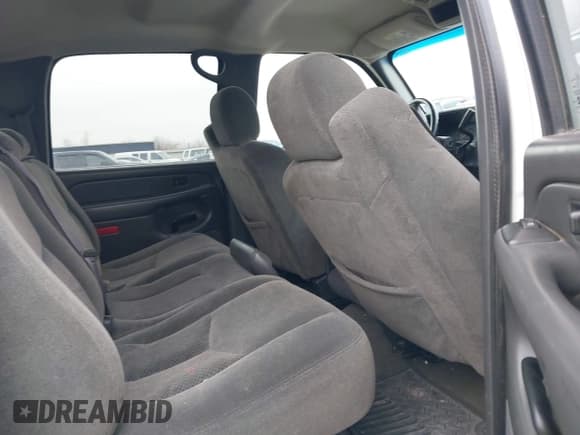 ✅ 2005 Chevrolet Silverado 2500HD LS • VIN: 1GCHK23U25F839031 • Lot: 41594750. Wystawiony na IAAI z przebiegiem 320 713 mil. Bezpłatny archiwum sprzedaży aukcyjnych z USA i szczegółowy raport historii pojazdu na DreamBid. Zdjęcie 8.