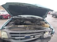 ✅ 2002 Ford F-150 XL • VIN: 1FTRF17W52KA32102 • Lot: 43752125. Wystawiony na IAAI z przebiegiem 303 926 mil. Bezpłatny archiwum sprzedaży aukcyjnych z USA i szczegółowy raport historii pojazdu na DreamBid. Zdjęcie 10.