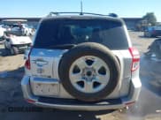 ✅ 2009 Toyota RAV4 Limited • VIN: JTMBK31V09D009267 • Лот: 43560520. Опубликован ранее на IAAI с пробегом 239 374 миль. Бесплатный доступ к архиву аукционных продаж из США и подробный отчёт об истории автомобиля на DreamBid. Изображение 16.