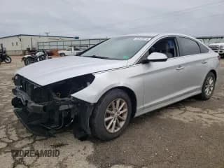 ✅ 2018 Hyundai Sonata SE • VIN: 5NPE24AF4JH725602 • Lot: 82639015. Wystawiony na Copart z przebiegiem 107 374 mil. Bezpłatny archiwum sprzedaży aukcyjnych z USA i szczegółowy raport historii pojazdu na DreamBid. Zdjęcie 1.