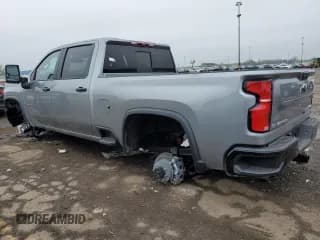 ✅ 2025 Chevrolet Silverado 2500 • VIN: 1GC4KYE72SF211989 • Lot: 56555565. Wystawiony na Copart z przebiegiem Nie podano. Bezpłatny archiwum sprzedaży aukcyjnych z USA i szczegółowy raport historii pojazdu na DreamBid. Zdjęcie 2.