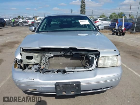 ✅ 2001 Ford Crown Victoria • VIN: 2FAFP73W31X139188 • Lot: 41883697. Listed on IAAI with 142,744 mi. Free auction sales archive from the USA and detailed vehicle history report at DreamBid. Image 13.