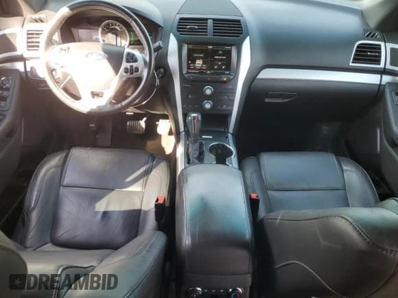 ✅ 2015 Ford Explorer XLT • VIN: 1FM5K8D8XFGB54788 • Lot: 55937415. Wystawiony na Copart z przebiegiem 175 815 mil. Bezpłatny archiwum sprzedaży aukcyjnych z USA i szczegółowy raport historii pojazdu na DreamBid. Zdjęcie 8.