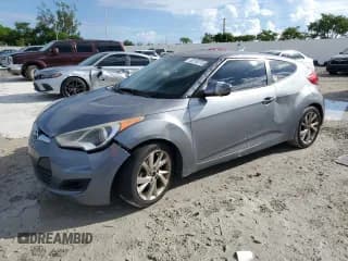 ✅ 2016 Hyundai Veloster • VIN: KMHTC6AD2GU277675 • Lot: 82132115. Wystawiony na Copart z przebiegiem 136 768 mil. Bezpłatny archiwum sprzedaży aukcyjnych z USA i szczegółowy raport historii pojazdu na DreamBid. Zdjęcie 1.