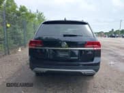 ✅ 2018 Volkswagen Atlas SE • VIN: 1V2LR2CA1JC517616 • Lot: 42724020. Listed on IAAI with 154,079 mi. Free auction sales archive from the USA and detailed vehicle history report at DreamBid. Image 16.