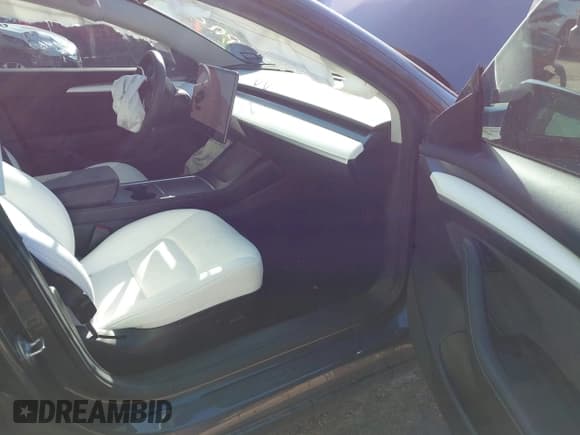 ✅ 2021 Tesla Model 3 Long Range • VIN: 5YJ3E1EB5MF980685 • Lot: 43491119. Wystawiony na IAAI z przebiegiem 46 691 mil. Bezpłatny archiwum sprzedaży aukcyjnych z USA i szczegółowy raport historii pojazdu na DreamBid. Zdjęcie 5.