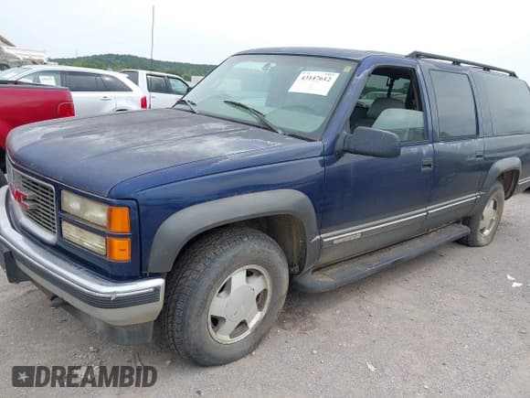 ✅ 1999 GMC Suburban • VIN: 1GKFK16RXXJ766858 • Lot: 43147612. Listed on IAAI with 298,281 mi. Free auction sales archive from the USA and detailed vehicle history report at DreamBid. Image 12.