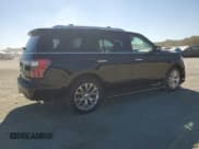 ✅ 2019 Ford Expedition Platinum • VIN: 1FMJU1LT4KEA71630 • Lot: 86798625. Wystawiony na Copart z przebiegiem 83 977 mil. Bezpłatny archiwum sprzedaży aukcyjnych z USA i szczegółowy raport historii pojazdu na DreamBid. Zdjęcie 3.