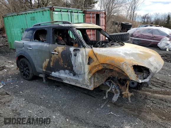 ✅ 2017 MINI Countryman Cooper • VIN: WMZYV5C33H3E01739 • Lot: 52601615. Listed on Copart with Not provided. Free auction sales archive from the USA and detailed vehicle history report at DreamBid. Image 4.