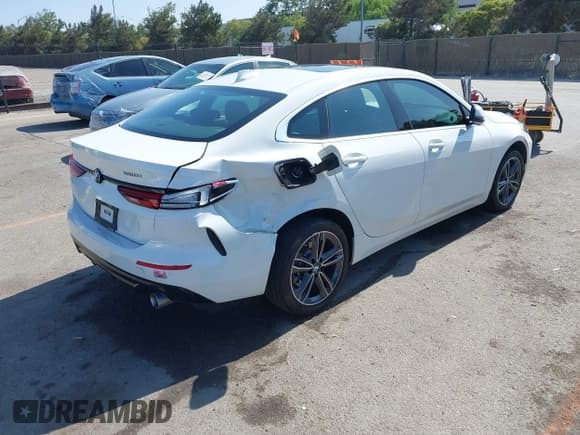 ✅ 2022 BMW 2 Series 228i • VIN: WBA53AK04N7K90514 • Lot: 42630065. Wystawiony na IAAI z przebiegiem 31 036 mil. Bezpłatny archiwum sprzedaży aukcyjnych z USA i szczegółowy raport historii pojazdu na DreamBid. Zdjęcie 4.