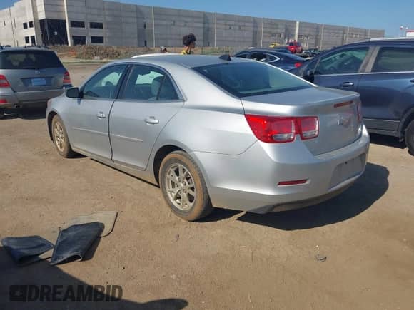 2013 Chevrolet Malibu LS z VIN 1G11A5SA3DF341246, wystawiony jako IAAI lot #42694518 z przebiegiem 84 039 mil mil oraz . Historia ofert i sprzedaży dostępna na DreamBid. Obrazek 3.