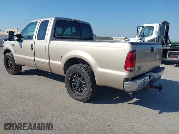 ✅ 1999 Ford F-250 XL • VIN: 1FTNX20S8XEE94457 • Lot: 43350984. Listed on IAAI with 117,657 mi. Free auction sales archive from the USA and detailed vehicle history report at DreamBid. Image 3.