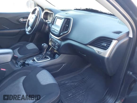 ✅ 2014 Jeep Cherokee Latitude • VIN: 1C4PJMCS3EW152522 • Lot: 43508623. Wystawiony na IAAI z przebiegiem 182 642 mil. Bezpłatny archiwum sprzedaży aukcyjnych z USA i szczegółowy raport historii pojazdu na DreamBid. Zdjęcie 5.