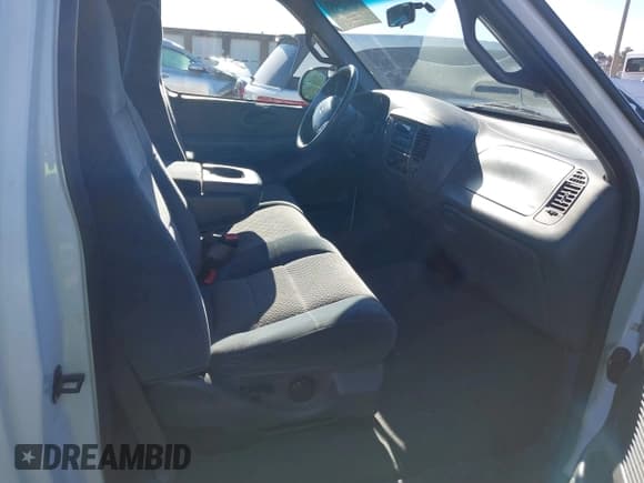 ✅ 2001 Ford F-150 XL • VIN: 1FTRF17L61NB04122 • Лот: 38304103. Опубликован ранее на IAAI с пробегом 186 816 миль. Бесплатный доступ к архиву аукционных продаж из США и подробный отчёт об истории автомобиля на DreamBid. Изображение 5.