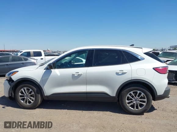 ✅ 2022 Ford Escape SE • VIN: 1FMCU9G69NUA60967 • Lot: 42255666. Listed on IAAI with 190,573 mi. Free auction sales archive from the USA and detailed vehicle history report at DreamBid. Image 14.