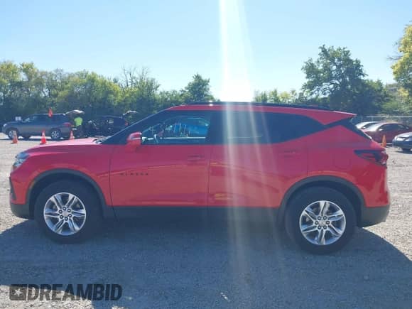 2022 Chevrolet Blazer LT z VIN 3GNKBCR41NS128247, wystawiony jako IAAI lot #43419742 z przebiegiem 73 263 mil mil oraz . Historia ofert i sprzedaży dostępna na DreamBid. Obrazek 14.