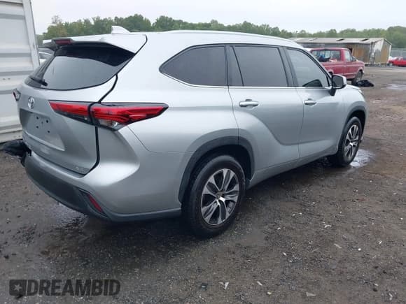 ✅ 2023 Toyota Highlander L • VIN: 5TDKDRAH3PS015685 • Lot: 42985235. Wystawiony na IAAI z przebiegiem 33 314 mil. Bezpłatny archiwum sprzedaży aukcyjnych z USA i szczegółowy raport historii pojazdu na DreamBid. Zdjęcie 4.