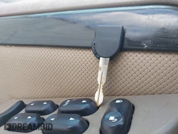 ✅ 2002 Ford Explorer • VIN: 1FMZU75E22ZA26702 • Лот: 43023753. Опубликован ранее на IAAI с пробегом 299 559 миль. Бесплатный доступ к архиву аукционных продаж из США и подробный отчёт об истории автомобиля на DreamBid. Изображение 11.