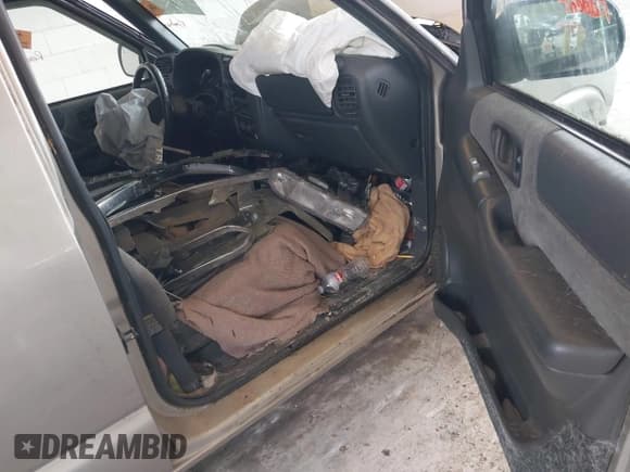 ✅ 2002 Chevrolet Blazer LS • VIN: 1GNDT13W12K213696 • Lot: 43768692. Listed on IAAI with 160,269 mi. Free auction sales archive from the USA and detailed vehicle history report at DreamBid. Image 5.