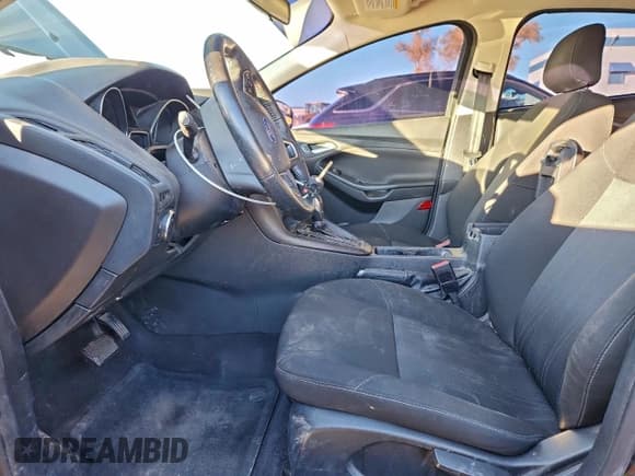 ✅ 2018 Ford Focus SE • VIN: 1FADP3FE8JL217139 • Лот: 93906745. Опубликован ранее на Copart с пробегом 56 270 миль. Бесплатный доступ к архиву аукционных продаж из США и подробный отчёт об истории автомобиля на DreamBid. Изображение 7.