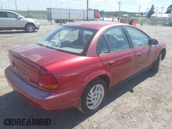 1998 Saturn SL z VIN 1G8ZK5277WZ156690, wystawiony jako IAAI lot #43106078 z przebiegiem 168 196 mil mil oraz . Historia ofert i sprzedaży dostępna na DreamBid. Obrazek 4.