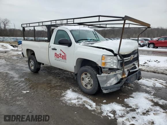 ✅ 2014 Chevrolet Silverado 2500HD Work Truck • VIN: 1GC0KVCG6EF166902 • Lot: 45173735. Wystawiony na Copart z przebiegiem 210 910 mil. Bezpłatny archiwum sprzedaży aukcyjnych z USA i szczegółowy raport historii pojazdu na DreamBid. Zdjęcie 4.