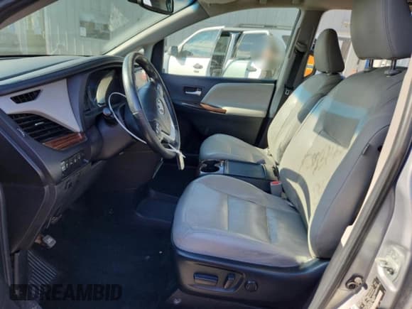 ✅ 2015 Toyota Sienna XLE • VIN: 5TDYK3DC2FS537462 • Lot: 92314205. Listed on Copart with 230,638 mi. Free auction sales archive from the USA and detailed vehicle history report at DreamBid. Image 7.