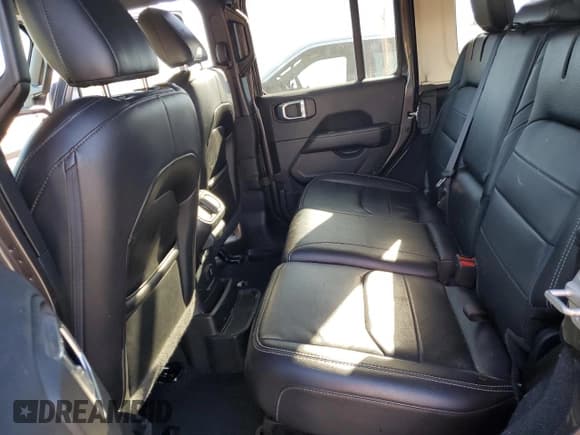 ✅ 2021 Jeep Wrangler Unlimited Sahara • VIN: 1C4JJXP62MW676649 • Лот: 82445105. Опубликован ранее на Copart с пробегом Не указан. Бесплатный доступ к архиву аукционных продаж из США и подробный отчёт об истории автомобиля на DreamBid. Изображение 11.