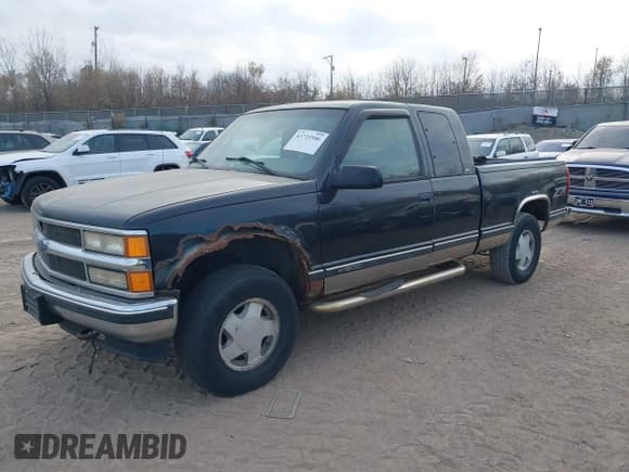 ✅ 1996 Chevrolet Silverado 1500 • VIN: 1GCEK19R6TE159264 • Лот: 43735506. Опубликован ранее на IAAI с пробегом 273 073 миль. Бесплатный доступ к архиву аукционных продаж из США и подробный отчёт об истории автомобиля на DreamBid. Изображение 2.