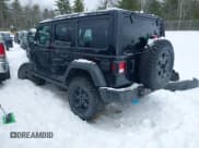 ✅ 2023 Jeep Wrangler • VIN: 1C4JJXN60PW626923 • Lot: 41519683. Wystawiony na IAAI z przebiegiem 13 801 mil. Bezpłatny archiwum sprzedaży aukcyjnych z USA i szczegółowy raport historii pojazdu na DreamBid. Zdjęcie 3.