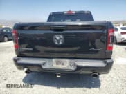 ✅ 2021 Ram 1500 Laramie • VIN: 1C6SRFJM5MN598833 • Lot: 61274845. Wystawiony na Copart z przebiegiem 105 722 mil. Bezpłatny archiwum sprzedaży aukcyjnych z USA i szczegółowy raport historii pojazdu na DreamBid. Zdjęcie 6.