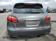 ✅ 2014 Porsche Cayenne • VIN: WP1AA2A24ELA04893 • Lot: 86711545. Wystawiony na Copart z przebiegiem 117 950 mil. Bezpłatny archiwum sprzedaży aukcyjnych z USA i szczegółowy raport historii pojazdu na DreamBid. Zdjęcie 6.