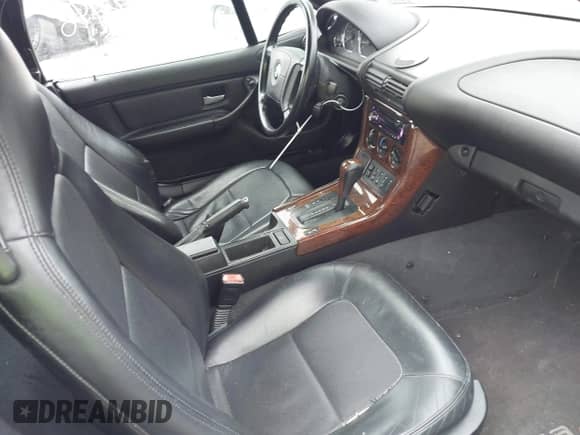 1998 BMW 3 Series Z3 1.9 with VIN 4USCH7332WLD16671, listed as a IAAI auction lot 43366446 with 120,364 mi miles and . Bid and sale history available at DreamBid. Image 5.